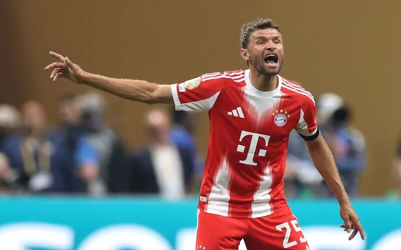 thomas muller la cau thu nguoi nuoc nao biet danh ke danh cap khong gian