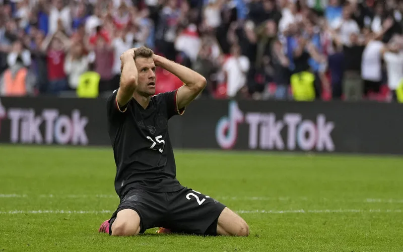 thomas muller la cau thu nguoi nuoc nao biet danh ke danh cap khong gian