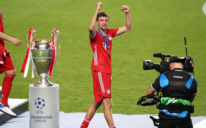 thomas muller la cau thu nguoi nuoc nao biet danh ke danh cap khong gian