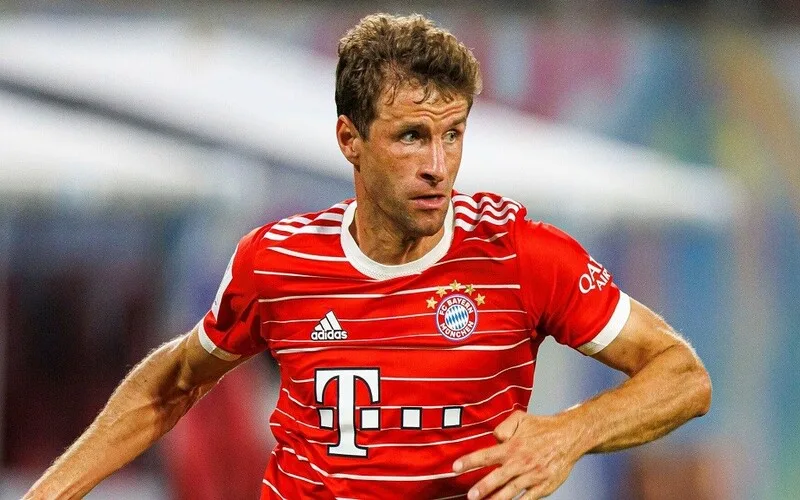 thomas muller la cau thu nguoi nuoc nao biet danh ke danh cap khong gian