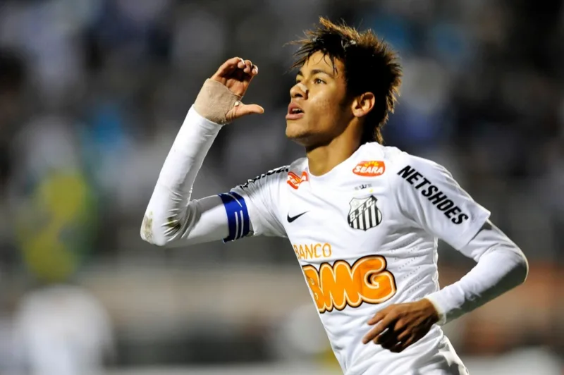 Santos là nơi Neymar khởi đầu sự nghiệp chuyên nghiệp và vươn lên thành hiện tượng bóng đá Brazil.