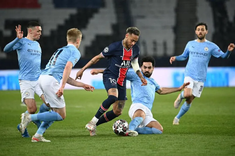 Những pha đảo chân, elastico và đổi hướng tốc độ cao là thương hiệu trong lối chơi của Neymar.