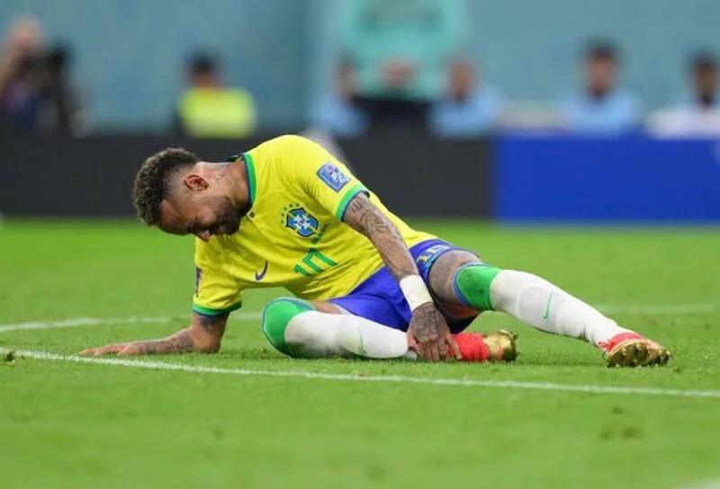 Nhiều chấn thương nghiêm trọng đã làm gián đoạn những giai đoạn quan trọng trong sự nghiệp Neymar.