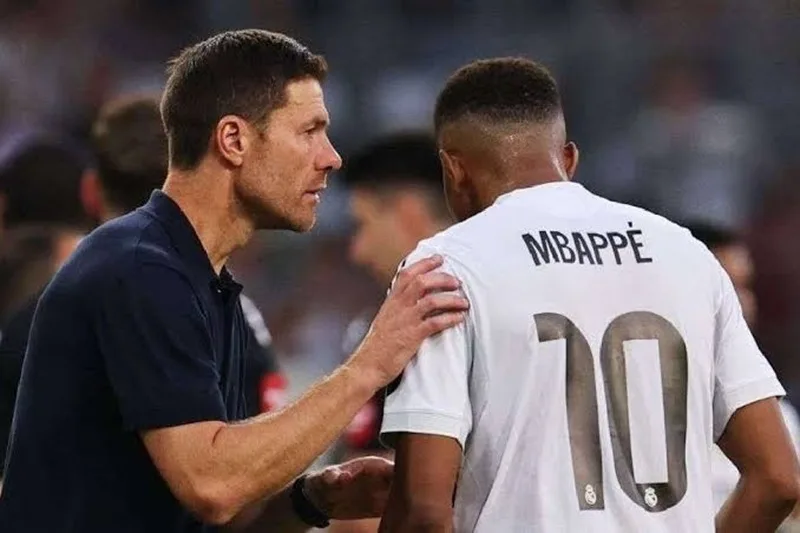 Tiền đạo người Pháp chính thức tiếp quản chiếc áo số 10 tại Real Madrid sau khi huyền thoại Luka Modrić rời đội.